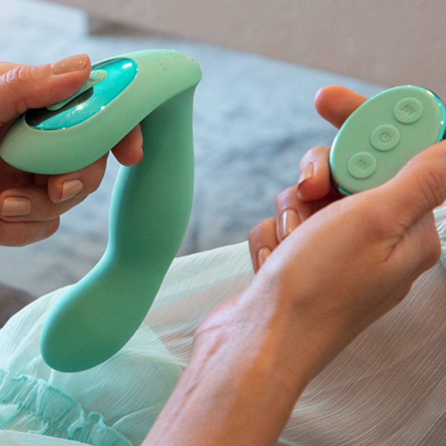 Jimmyjane Pulsus G-Spot Come Hither Motions Remote Control Vibrator