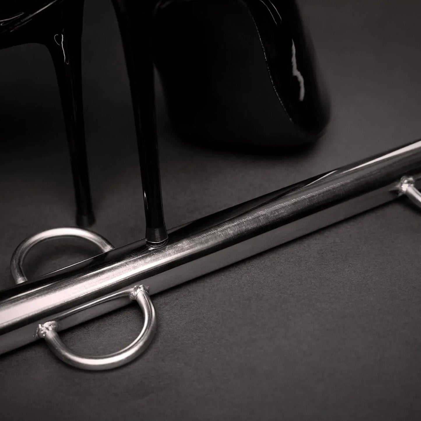 Shots Ouch! Spreader Bar with Multiple Hooks Silver
